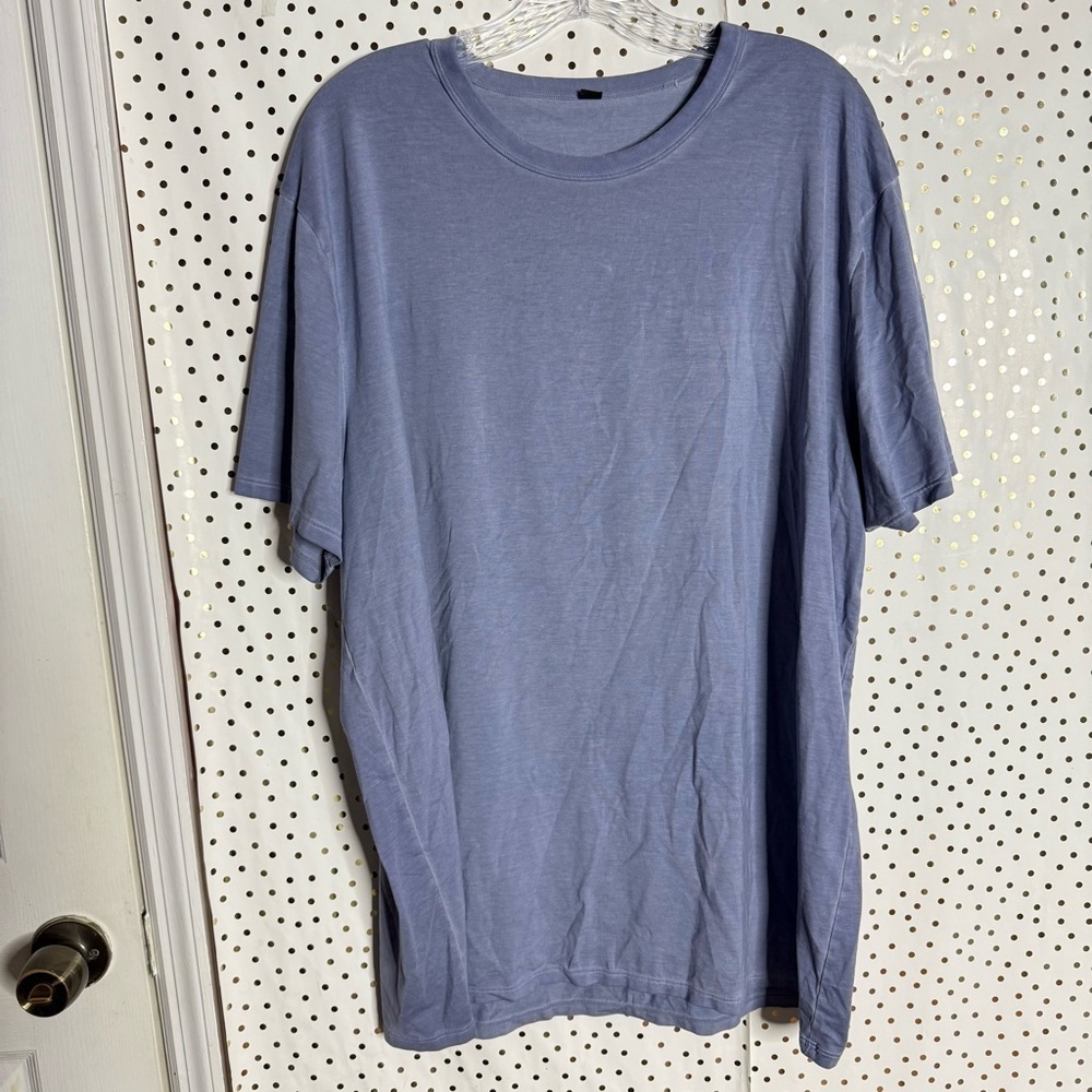 Lululemon Men's Blue T-Shirt